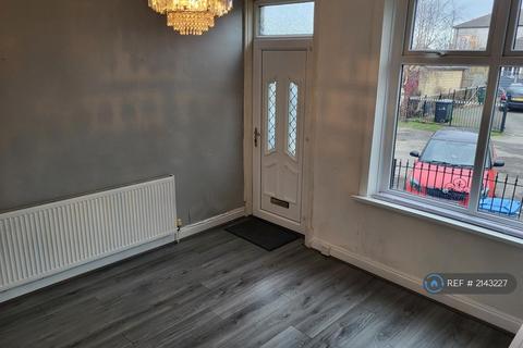 2 bedroom end of terrace house to rent, Cutler Place, Bradford, BD4