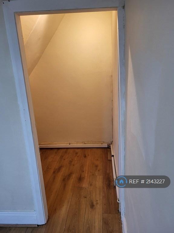 Bedroom Walk In Cupboard