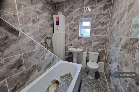 2 bedroom terraced house to rent, Garden Street, Eccles, Manchester, M30