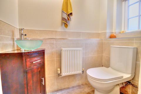 3 bedroom terraced house to rent, Copperfields, Buckinghamshire HP12