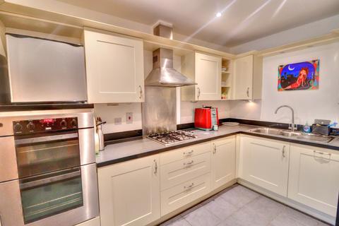 3 bedroom terraced house to rent, Copperfields, Buckinghamshire HP12