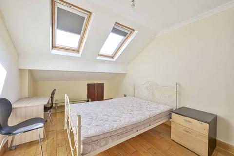 2 bedroom flat to rent, Durnsford Road, Southfields, SW19