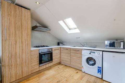 Studio to rent, Woodstock Grove, Shepherd's Bush, London, W12