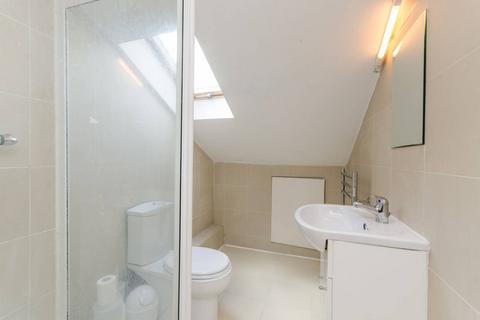 Studio to rent, Woodstock Grove, Shepherd's Bush, London, W12