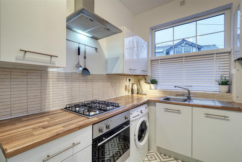 32 Lapwing Lane Kitchen c.jpg