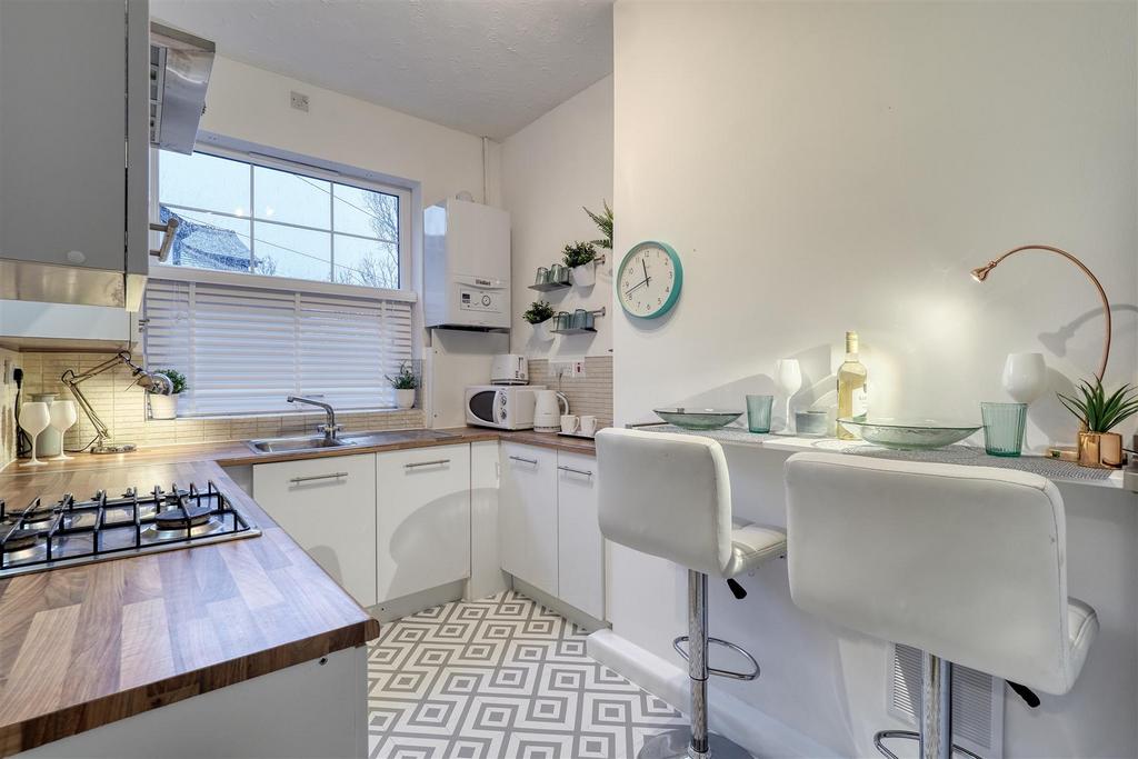 32 Lapwing Lane Kitchen a.jpg