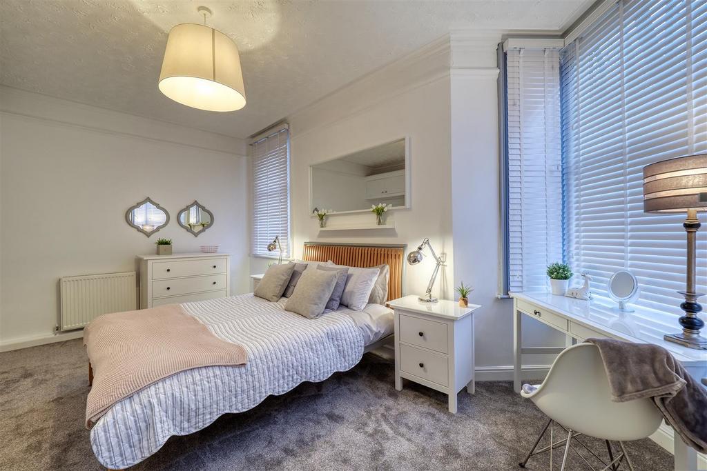 32 Lapwing Lane Bedroom c.jpg
