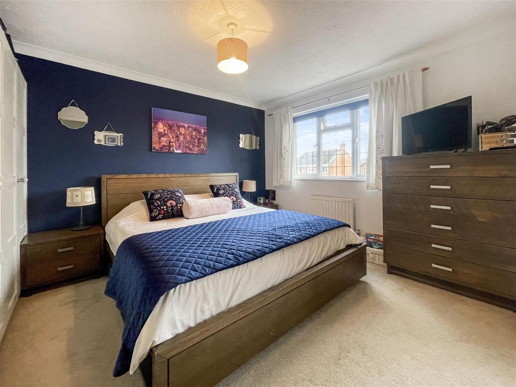 Bed1.jpg