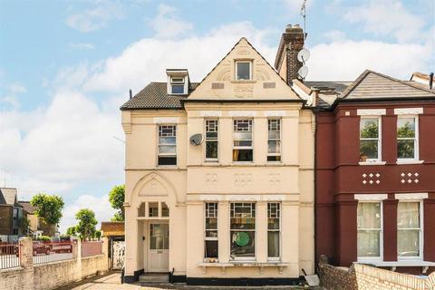 Studio to rent, Chichele Road, London NW2