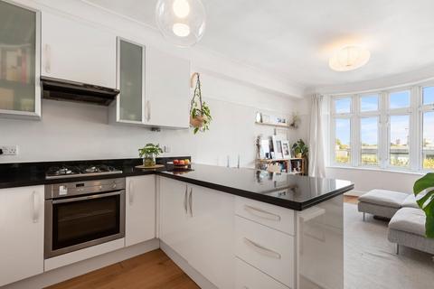 2 bedroom flat to rent, Parkview Court, Fulham, London