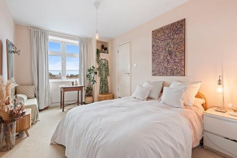 2 bedroom flat to rent, Parkview Court, Fulham, London