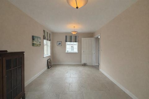 undefined, Hampden Square, AYLESBURY
