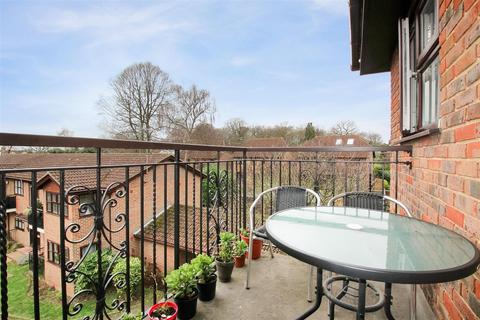 2 bedroom apartment for sale, Parkhill Road, Bexley