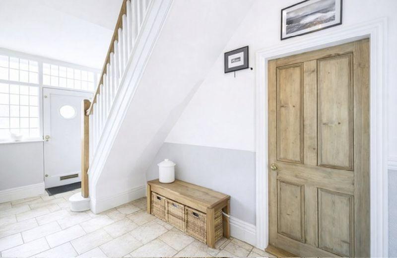 Entrance hall view 2