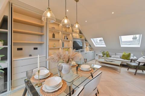 3 bedroom flat for sale, Thirsk Road, Clapham Common North Side, London, SW11