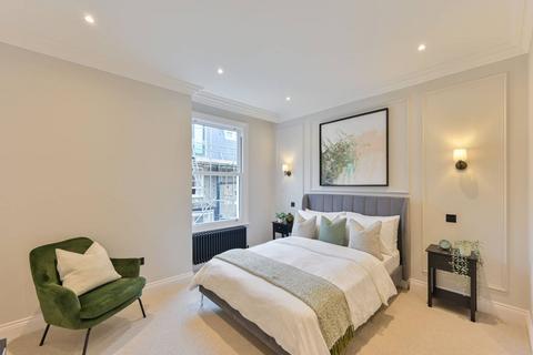 3 bedroom flat for sale, Thirsk Road, Clapham Common North Side, London, SW11