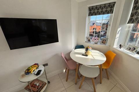 2 bedroom flat for sale, Bushey Gate, Sparrows Herne, Bushey Heath, Hertfordshire, WD23 1FN
