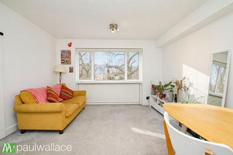 undefined, Hillside, Hoddesdon