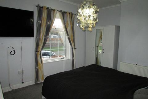 2 bedroom end of terrace house to rent, Ann Street Hurstead.