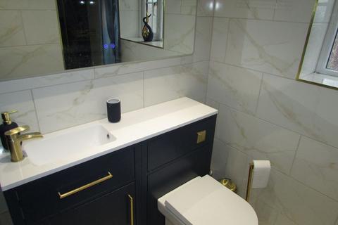 2 bedroom end of terrace house to rent, Ann Street Hurstead.