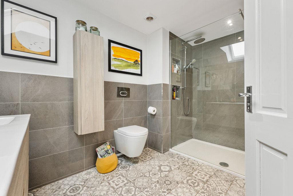 En-suite (Bed 1)