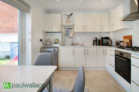 2 bedroom terraced house for sale, Leaforis Road, West Cheshunt