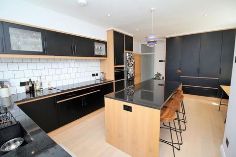 3 bedroom apartment for sale, Boundaries Road, Balham, SW12 8HF