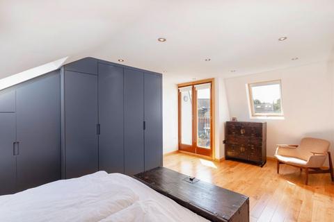 3 bedroom apartment for sale, Boundaries Road, Balham, SW12 8HF