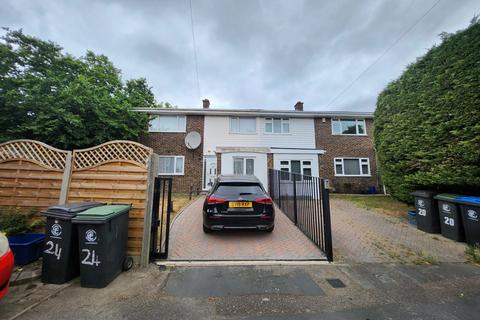 5 bedroom semi-detached house for sale, Clayside, Chigwell IG7