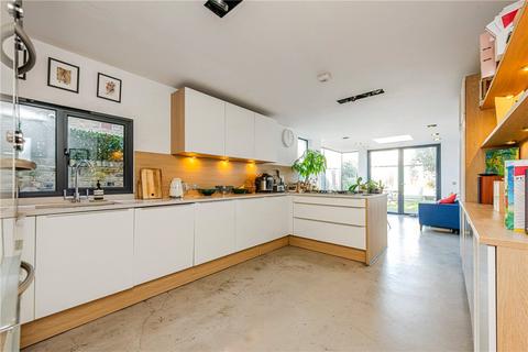 4 bedroom terraced house for sale, Burrows Road, London, NW10