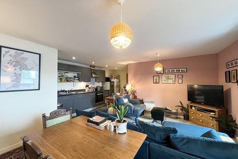 2 bedroom apartment to rent, Elmira Way, Salford