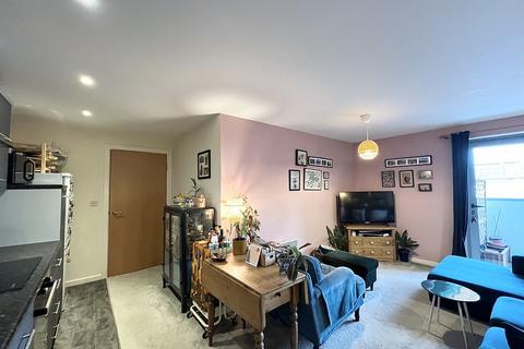 2 bedroom apartment to rent, Elmira Way, Salford
