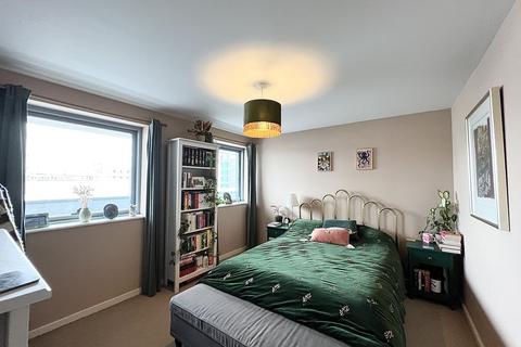 2 bedroom apartment to rent, Elmira Way, Salford