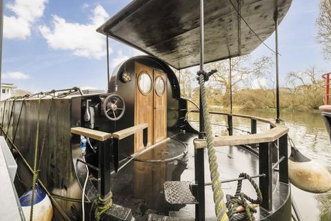 undefined, The Hollows, Brentford TW8