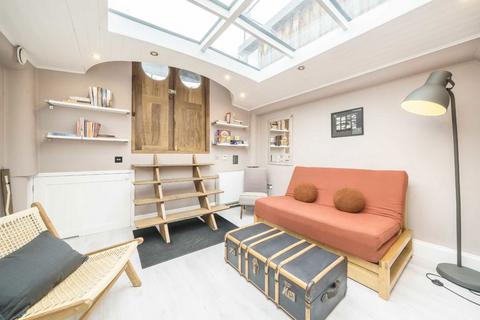 undefined, The Hollows, Brentford TW8
