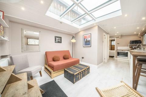 undefined, The Hollows, Brentford TW8