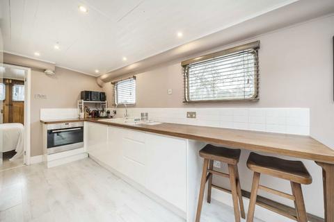 undefined, The Hollows, Brentford TW8