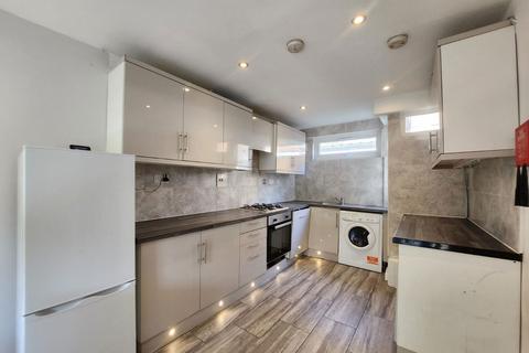 5 bedroom terraced house for sale, Selden Walk, London N7