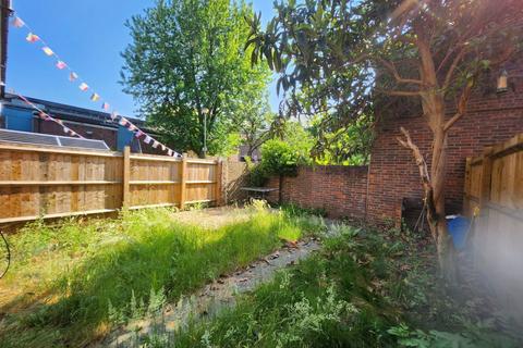 5 bedroom terraced house for sale, Selden Walk, London N7