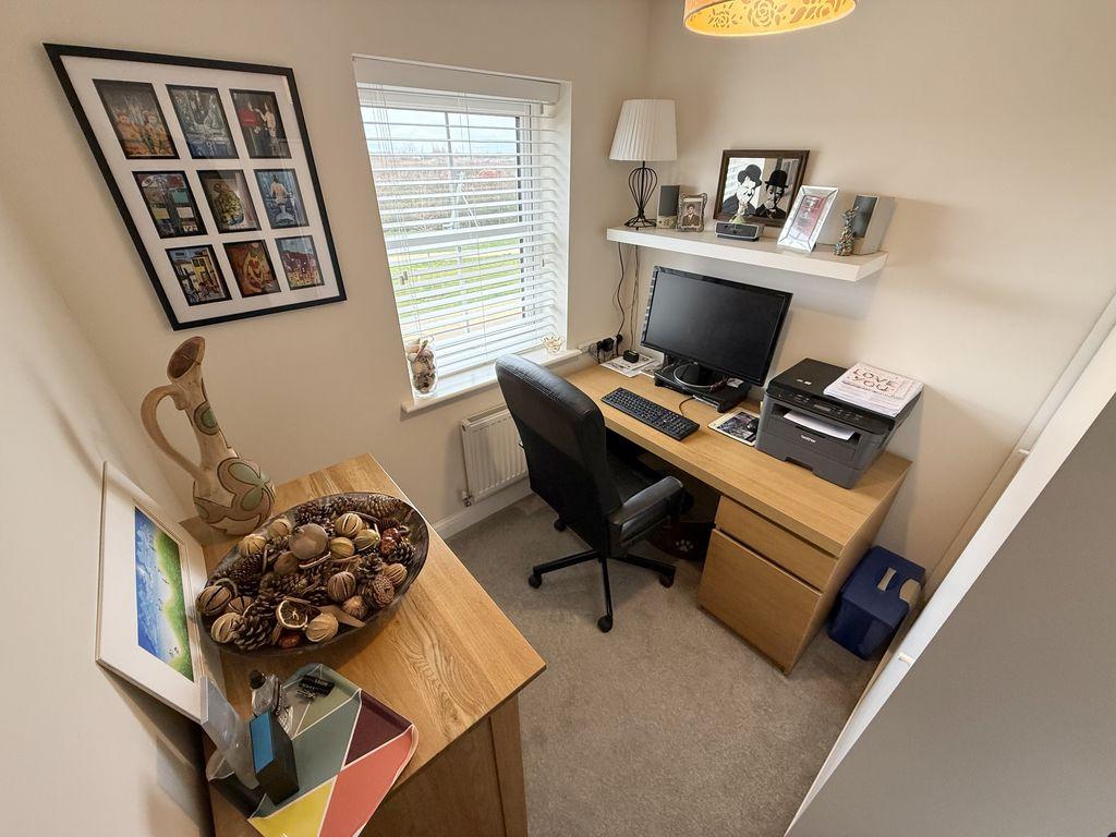 Bedroom/Office