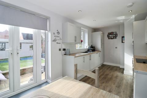4 bedroom semi-detached house for sale, West Park Drive, Sheward, S26