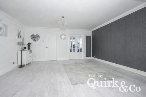 5 bedroom detached house for sale, Fairlop Avenue, Canvey Island, SS8