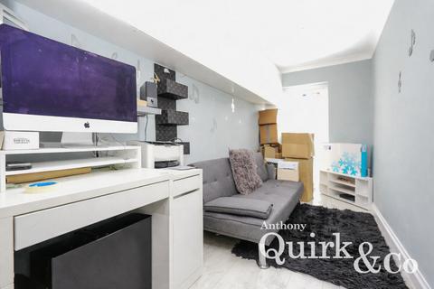 5 bedroom detached house for sale, Fairlop Avenue, Canvey Island, SS8