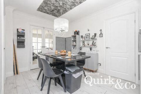 5 bedroom detached house for sale, Fairlop Avenue, Canvey Island, SS8