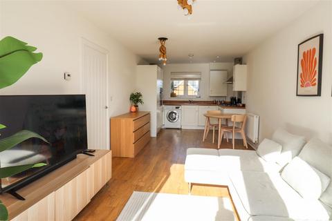 1 bedroom apartment for sale, Newton Drive, Fleet GU52