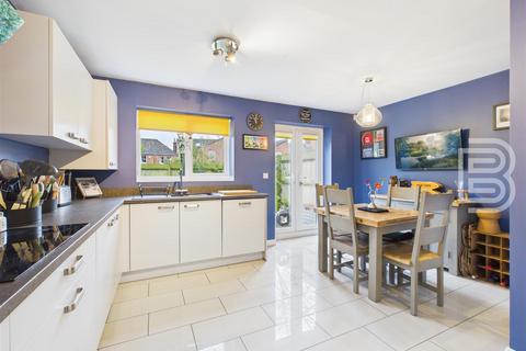 4 bedroom semi-detached house for sale, Iverley Close, Rugby CV21