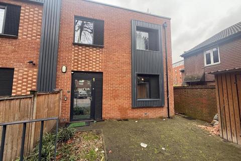 3 bedroom maisonette to rent, 130, Rotherhithe New Road, Southwark, London, SE16 2AP