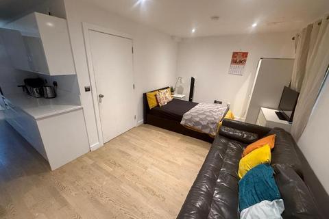 3 bedroom maisonette to rent, 130, Rotherhithe New Road, Southwark, London, SE16 2AP