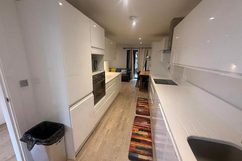 3 bedroom maisonette to rent, 130, Rotherhithe New Road, Southwark, London, SE16 2AP