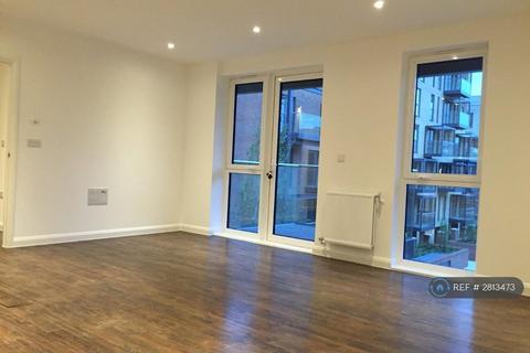 2 bedroom flat to rent, Hallington Court, Edgware, HA8